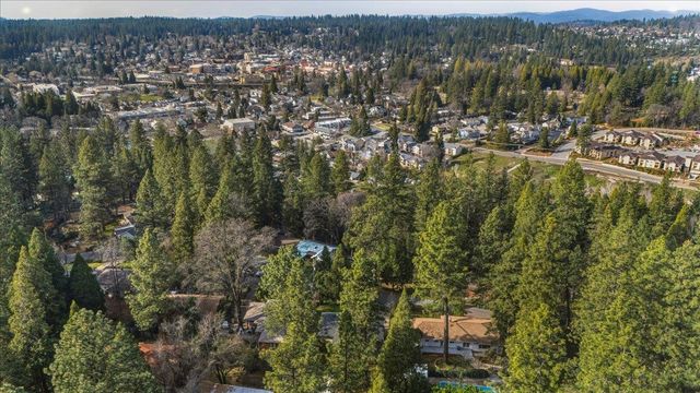 10365 Hanging Wall Dr, Grass Valley, CA 95945