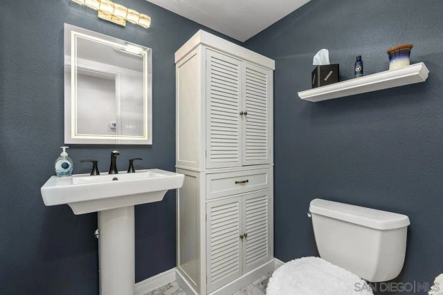 17533 Fairlie Rd, Rancho Bernardo, CA 92128