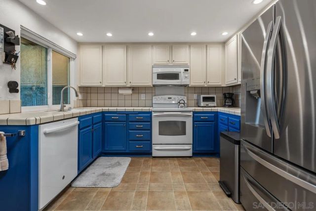 17533 Fairlie Rd, Rancho Bernardo, CA 92128