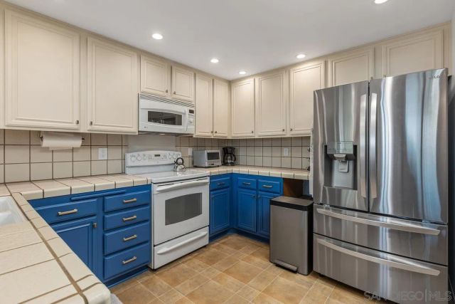 17533 Fairlie Rd, Rancho Bernardo, CA 92128