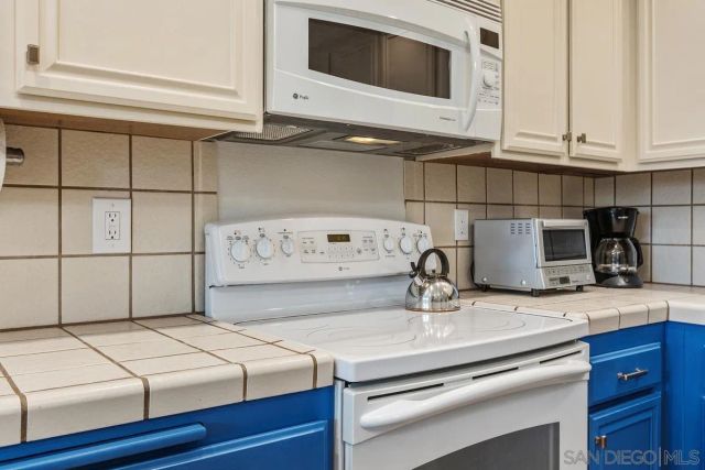 17533 Fairlie Rd, Rancho Bernardo, CA 92128