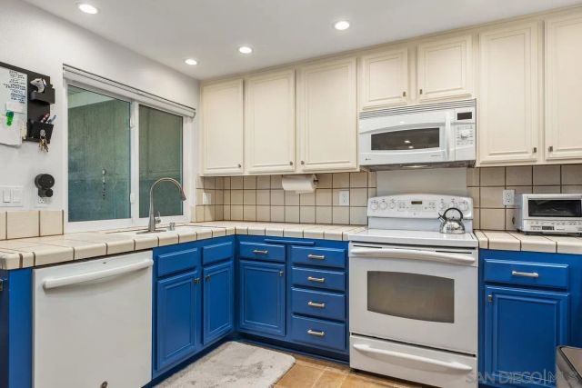 17533 Fairlie Rd, Rancho Bernardo, CA 92128