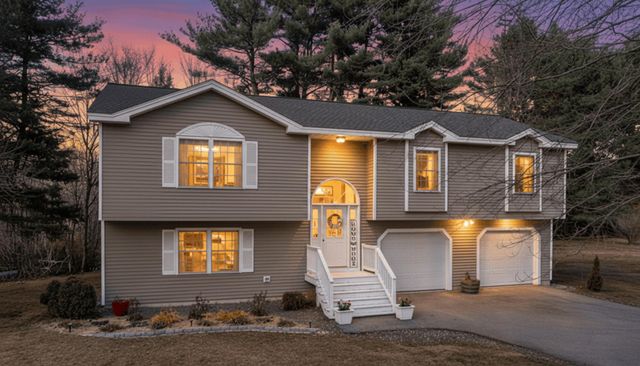 18 Essex Drive, Raymond, NH 03077