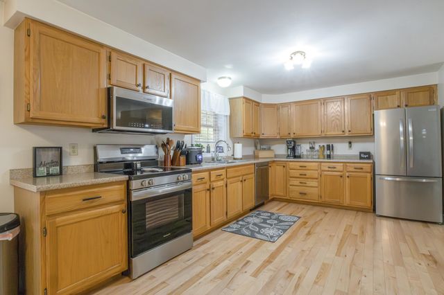 18 Essex Drive, Raymond, NH 03077