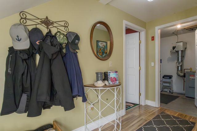 18 Essex Drive, Raymond, NH 03077