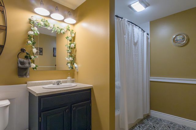 18 Essex Drive, Raymond, NH 03077