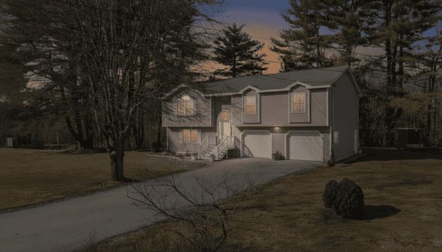 18 Essex Drive, Raymond, NH 03077