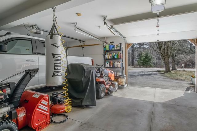 18 Essex Drive, Raymond, NH 03077