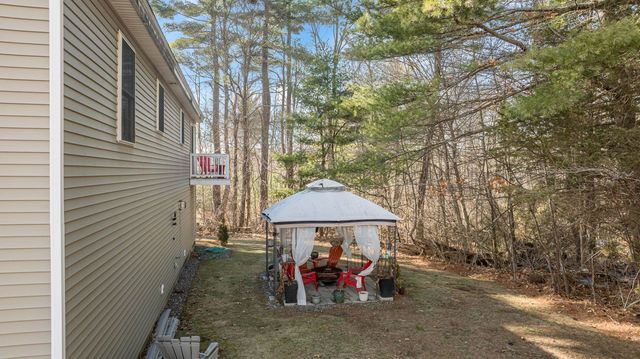 18 Essex Drive, Raymond, NH 03077