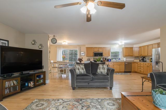 18 Essex Drive, Raymond, NH 03077