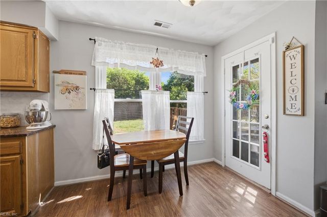 5556 Del Park Ave, Virginia Beach, VA 23455