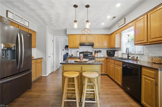 5556 Del Park Ave, Virginia Beach, VA 23455