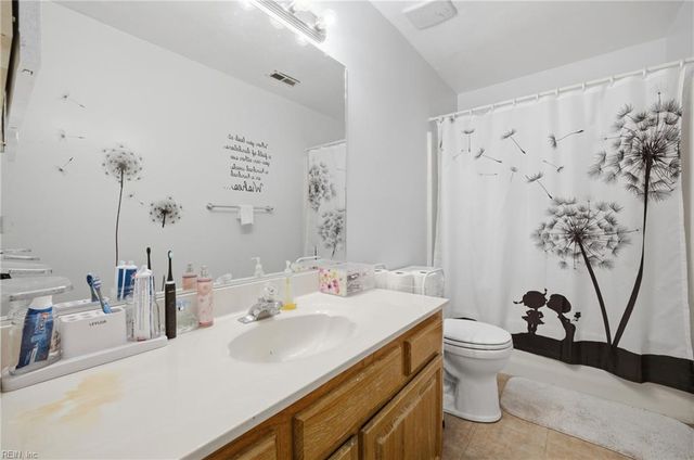 5556 Del Park Ave, Virginia Beach, VA 23455