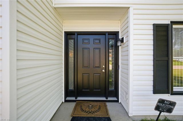 5556 Del Park Ave, Virginia Beach, VA 23455