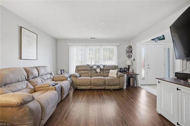 5556 Del Park Ave, Virginia Beach, VA 23455