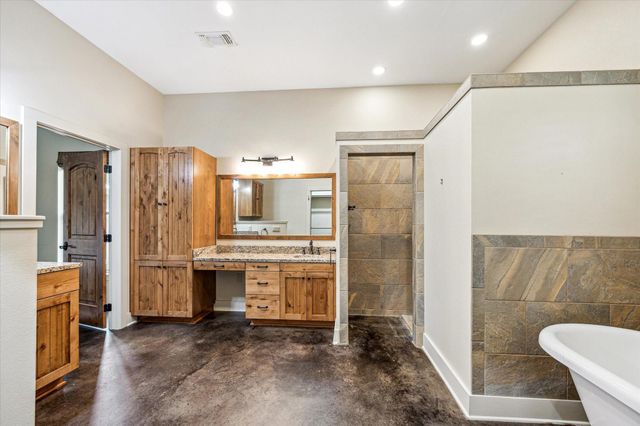 1661 Guenther Road, La Grange, TX 78945