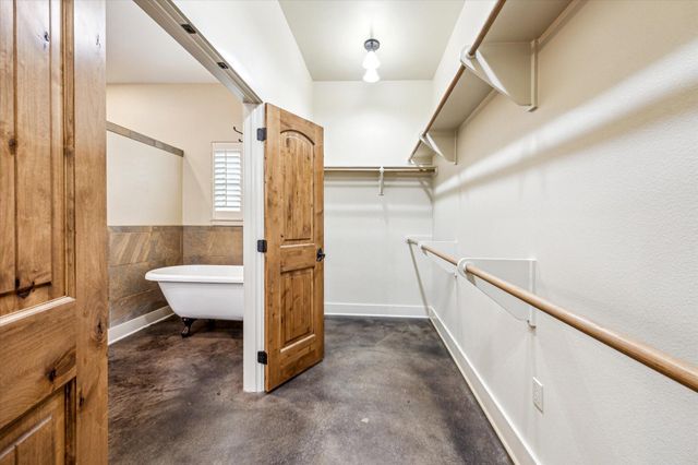 1661 Guenther Road, La Grange, TX 78945