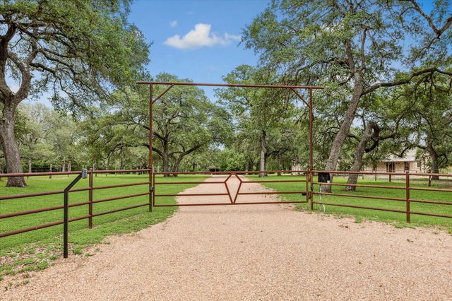 1661 Guenther Road, La Grange, TX 78945