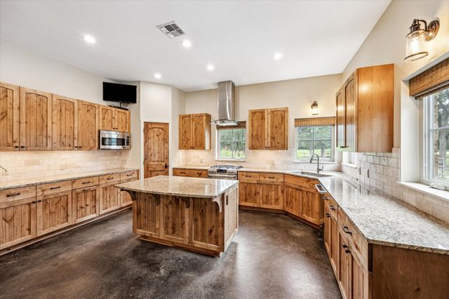 1661 Guenther Road, La Grange, TX 78945