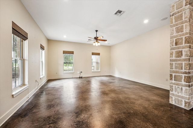 1661 Guenther Road, La Grange, TX 78945
