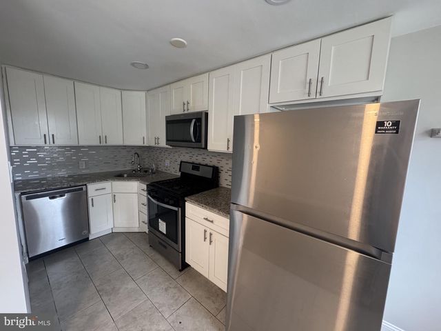 216 W WASHINGTON AVE, Clifton Heights, PA 19018