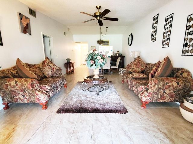 4195 Lucerne Villas Lane, Lake Worth, FL 33467