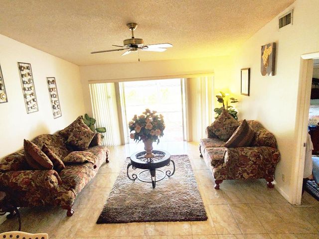 4195 Lucerne Villas Lane, Lake Worth, FL 33467