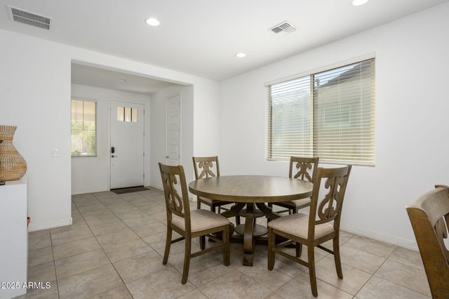 9138 W SELLS Drive, Phoenix, AZ 85037