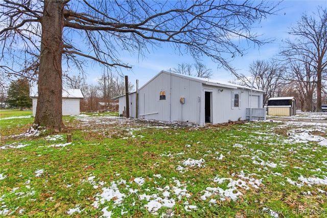 307 S Lawnview Drive, Austin, IN 47102
