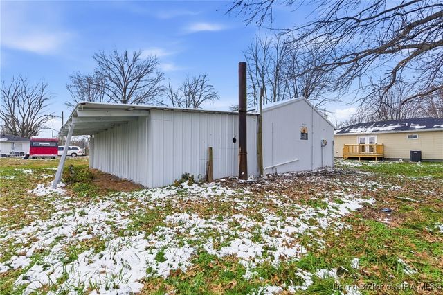 307 S Lawnview Drive, Austin, IN 47102