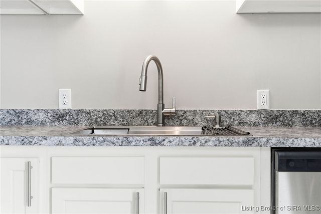 307 S Lawnview Drive, Austin, IN 47102