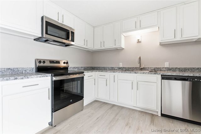 307 S Lawnview Drive, Austin, IN 47102