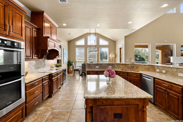 322 SANTA DOMINGO, Helotes, TX 78023