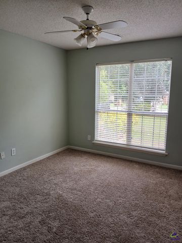 110 Caravelle Court, Byron, GA 31008