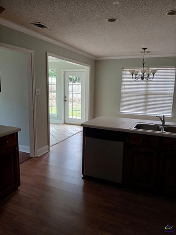 110 Caravelle Court, Byron, GA 31008