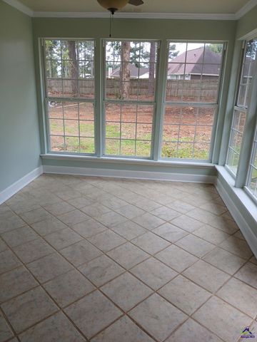 110 Caravelle Court, Byron, GA 31008