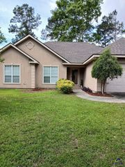 110 Caravelle Court, Byron, GA 31008