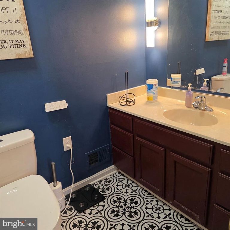 1113 E PATUXENT DR, La Plata, MD 20646