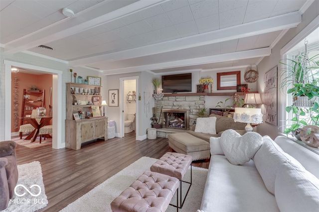 650 Lindenwood Drive, Greenwood, IN 46142
