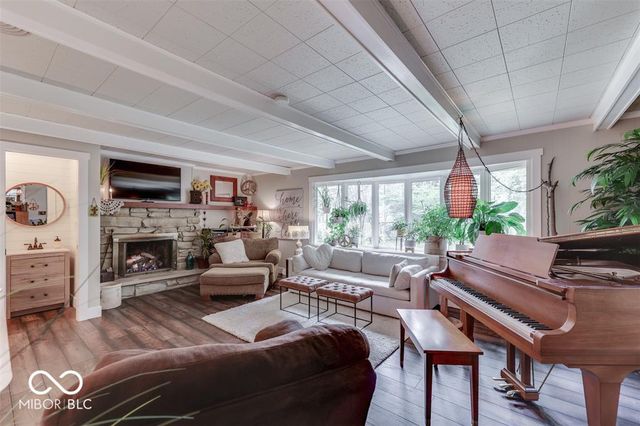 650 Lindenwood Drive, Greenwood, IN 46142