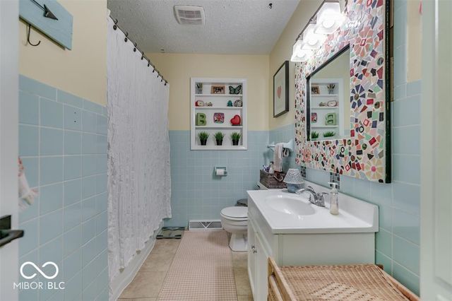 650 Lindenwood Drive, Greenwood, IN 46142