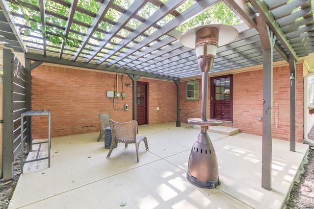 650 Lindenwood Drive, Greenwood, IN 46142