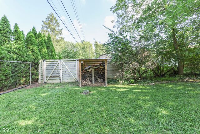 650 Lindenwood Drive, Greenwood, IN 46142