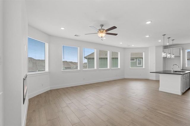 10011 Nectar Path, Iowa Colony, TX 77583