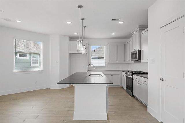 10011 Nectar Path, Iowa Colony, TX 77583