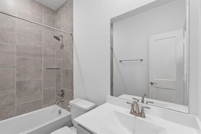 10011 Nectar Path, Iowa Colony, TX 77583