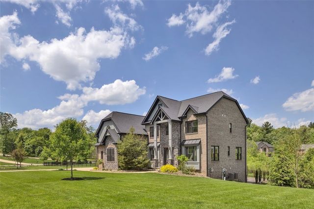 301 Serendipity Ln, Cranberry Twp, PA 16066