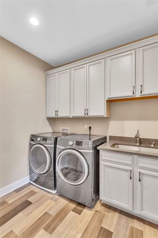 301 Serendipity Ln, Cranberry Twp, PA 16066