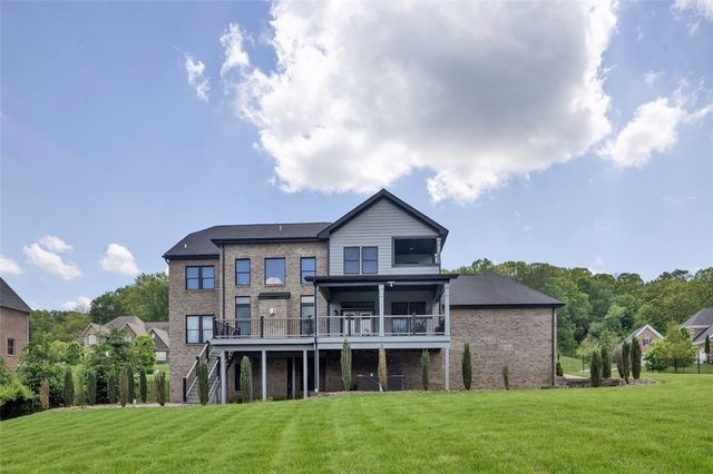 301 Serendipity Ln, Cranberry Twp, PA 16066