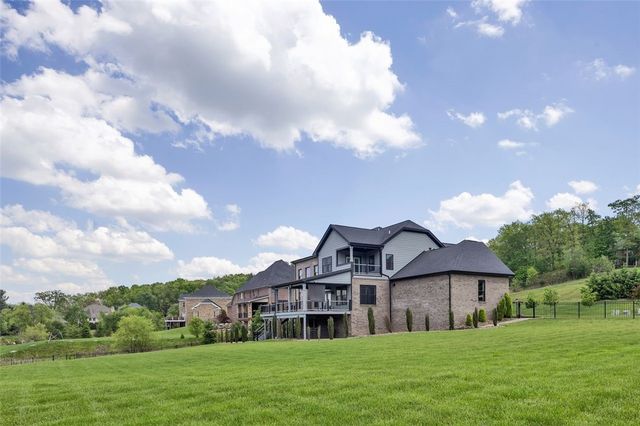301 Serendipity Ln, Cranberry Twp, PA 16066